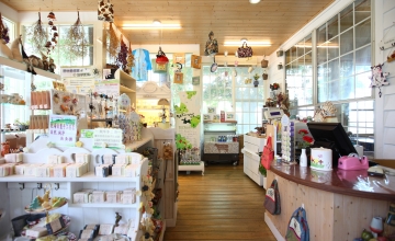 2011取得台灣休閒農場首家「綠色商店」。