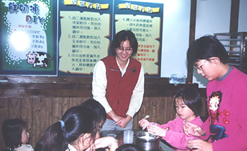 In 1996, we launched the first dairy product DIY activity developed by the ranch owner.